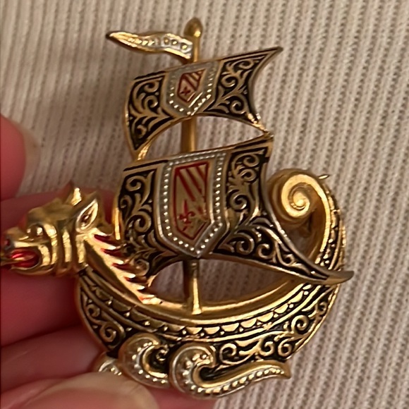 Vtg Damascene style dragon ship, brooch, pin in gold tone Spanish Galleon EUC - Picture 7 of 7